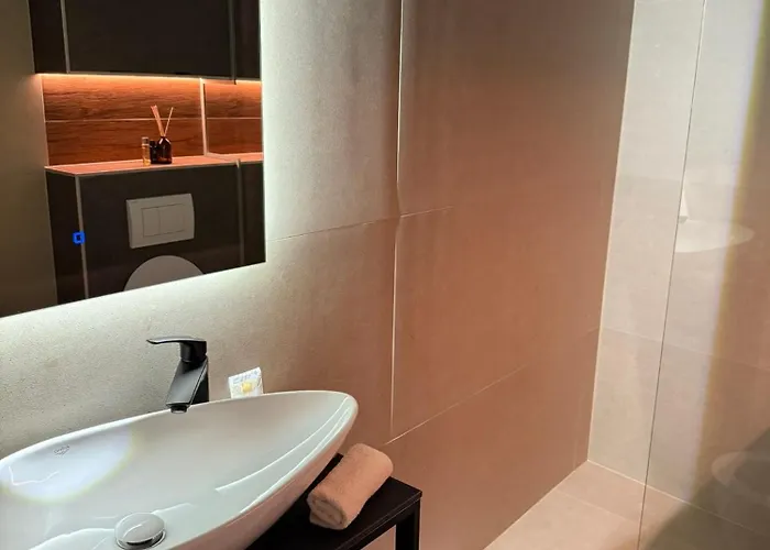 East Meets West Apartament